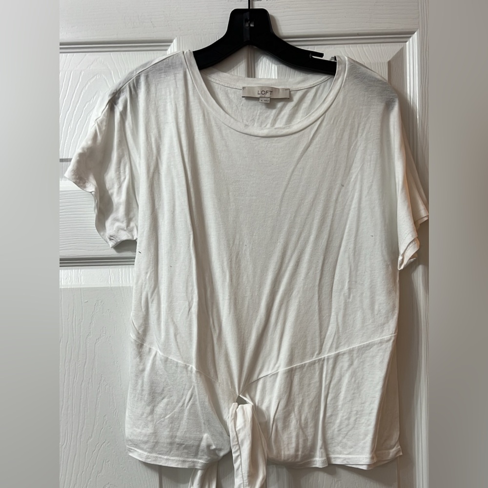 Whit shirt with front tie